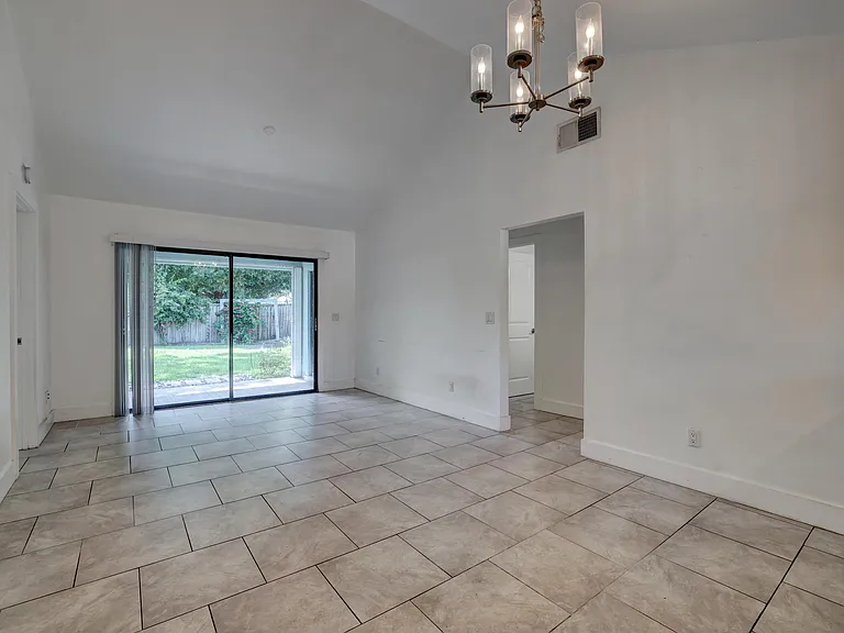 5770 SE Wilsie Dr — Photo 6