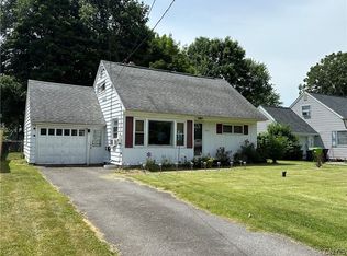 7163 Willow Rd, North Syracuse, NY 13212