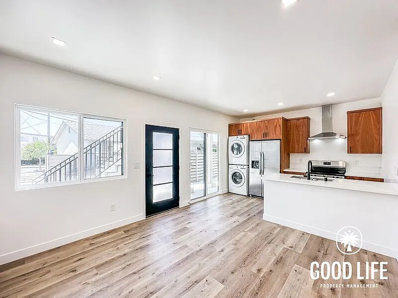2 bed, 2.0 bath, $2,857 — Photo 3