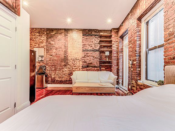 4th image of 163 Mulberry St APT 1