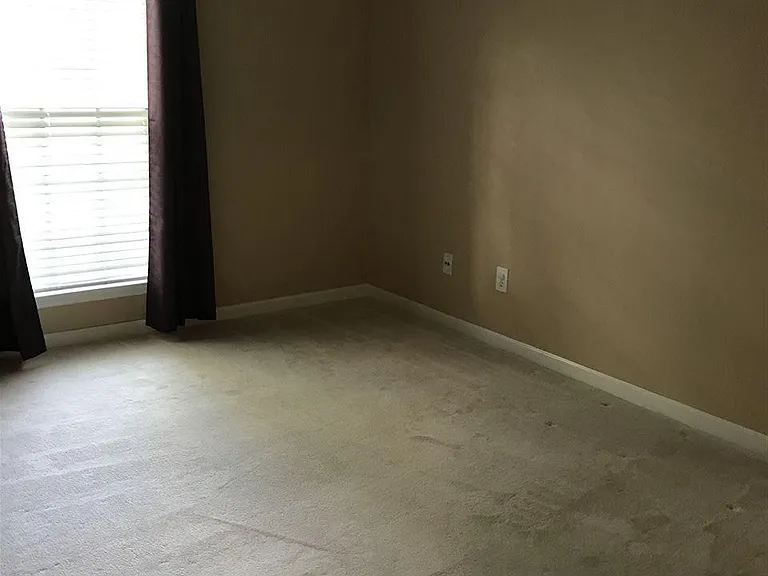 110 Bridgeway Ln — Photo 15