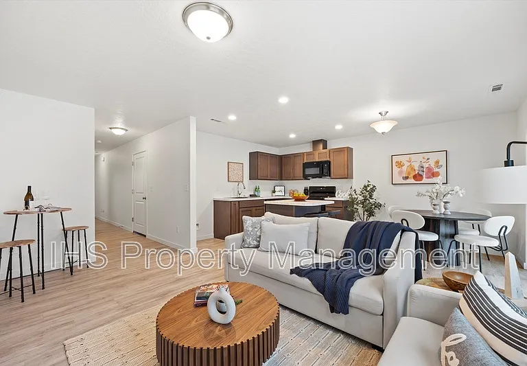 4732 W Quinault Ave — Photo 9