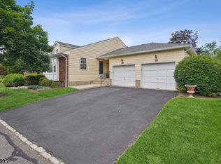 90 Brandywyne Dr, Florham Park, NJ 07932