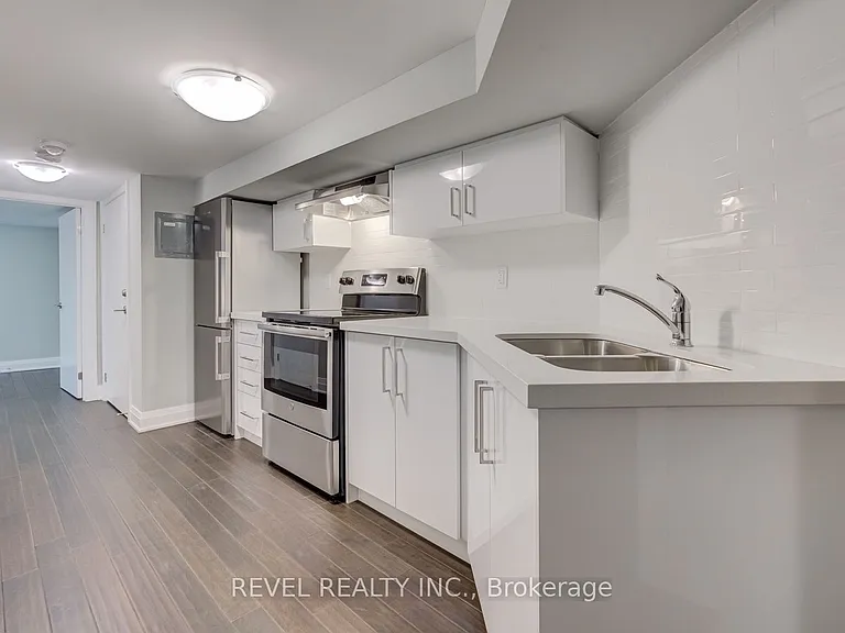 1064 College St #BASEMENT — Photo 3