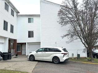 123 Jamie Ln, Staten Island, NY 10312