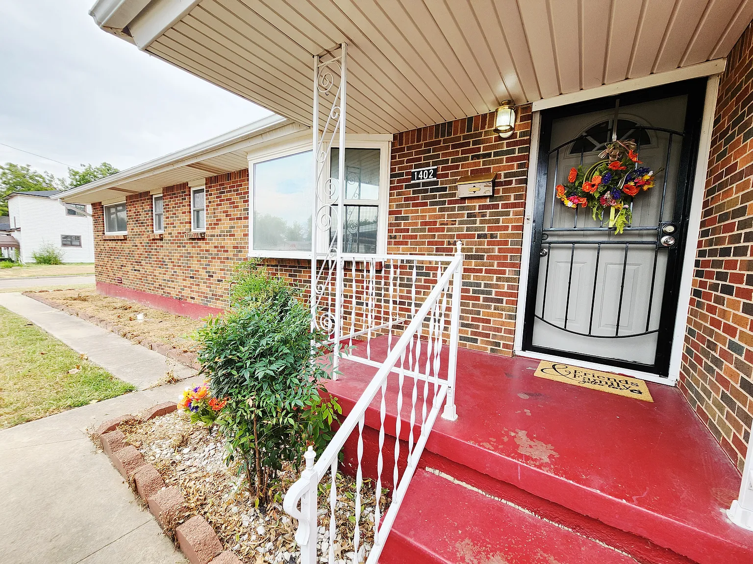 4 bed, 1966 sqft, $1,595 — Photo 1