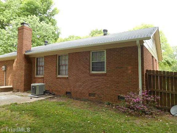 2nd image of 3215 Delmonte Dr