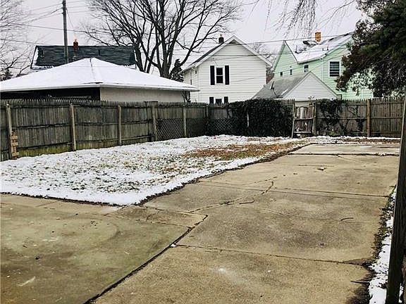 4th image of 866 Spencer St