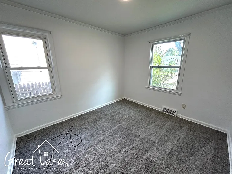 19138 Washtenaw St — Photo 10