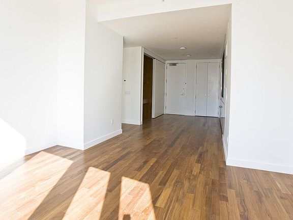 5th image of 15 William St #B18