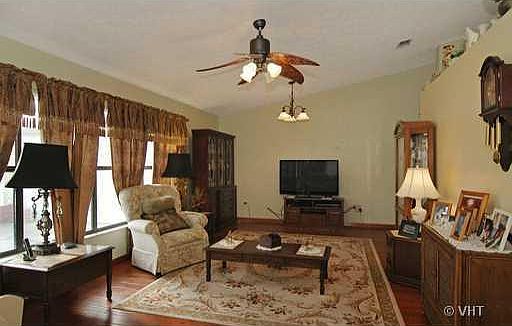 3rd image of 557 NW Archer Ave