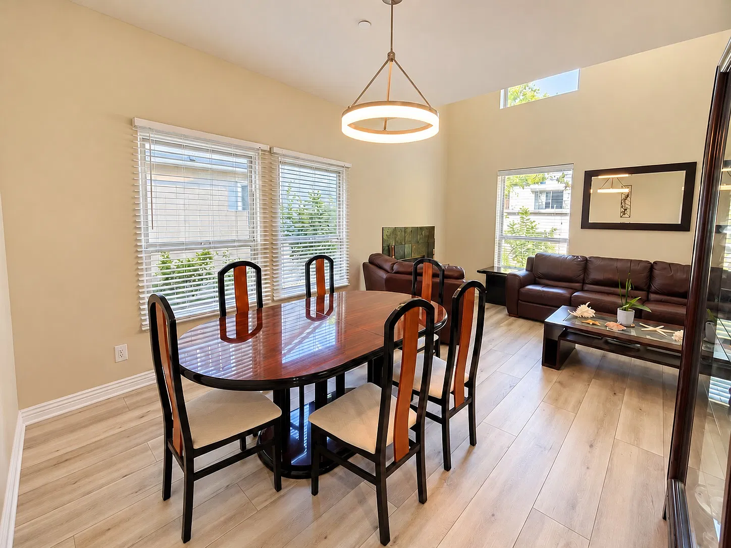 4 bed, 2.5 bath, 1966 sqft, $5,850 — Photo 4