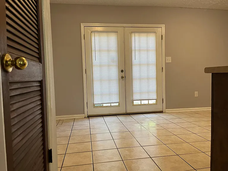255 Jockey Club Dr — Photo 5