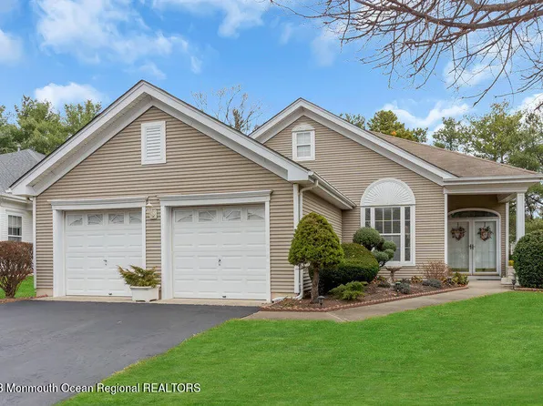 10 Amberlands Court, Lakewood, NJ 08701