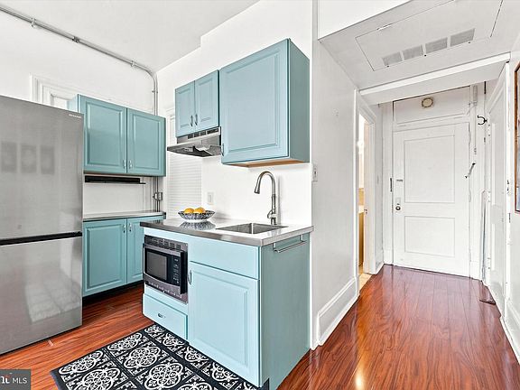 4th image of 1324 Locust St APT 1207