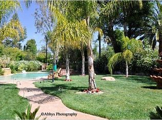 23211 Calvert St, Woodland Hills, CA 91367