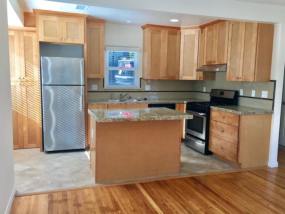 2nd image of 3319 Union St