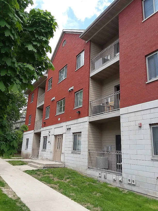 5 bed, 1339 sqft, $3,746 — Photo 1