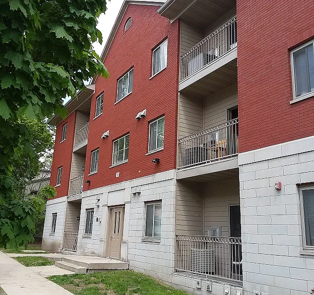 512 S Dubuque St #2 — Photo 1