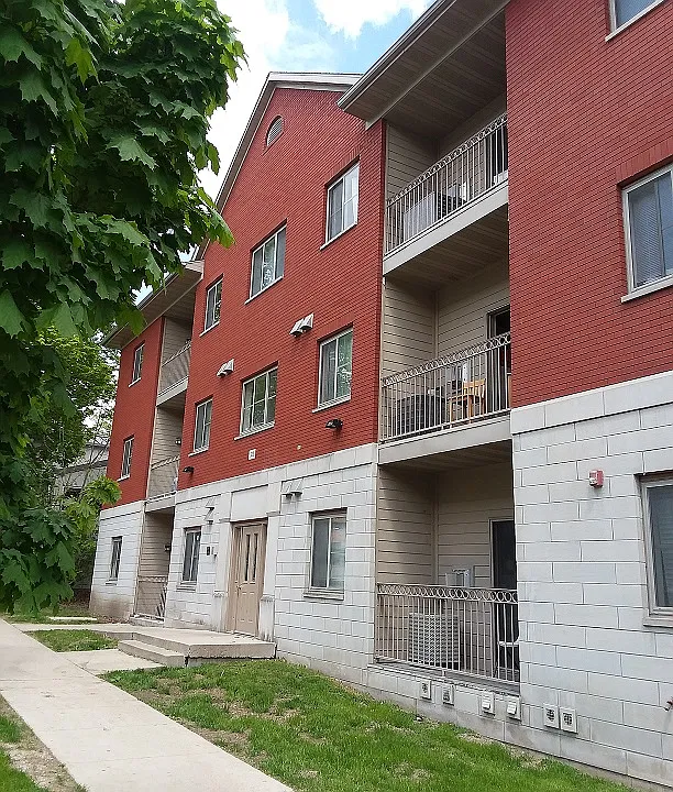 512 S Dubuque St #2