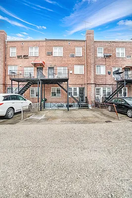 Sold by Compass | media 10