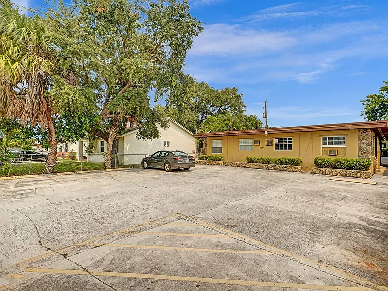 2525 Superior St — Photo 24