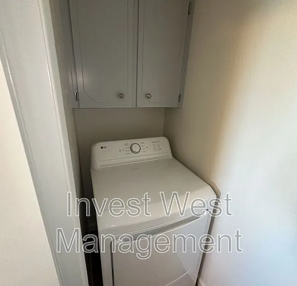 2920B Harney St — Photo 6