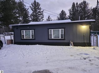 1520 Northwoods Dr, Alger, MI 48610