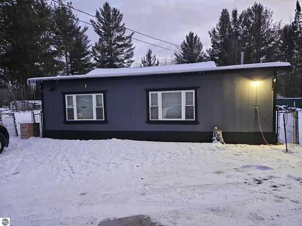 1520 Northwoods Dr, Alger, MI 48610
