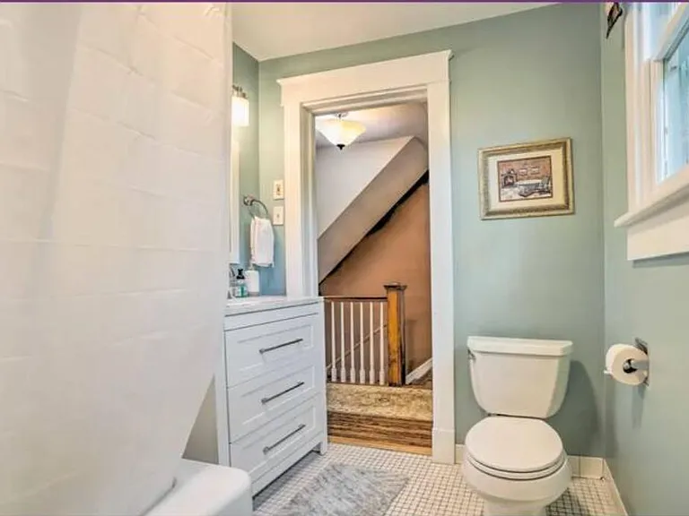 502 S George St — Photo 7