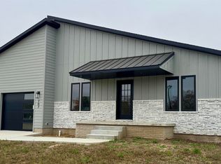 707 Mill Pond Rd, Rock Rapids, IA 51246