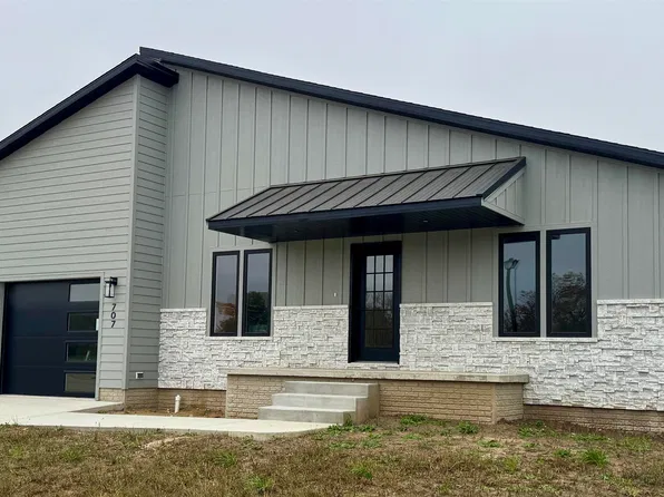 707 Mill Pond Rd, Rock Rapids, IA 51246