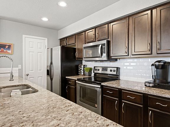 5th image of 10408 Montgomery Blvd NE
