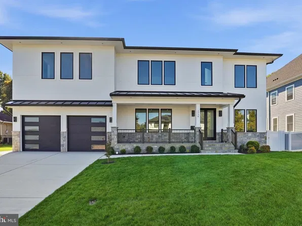 1734 Pimmit Dr, Falls Church, VA 22043
