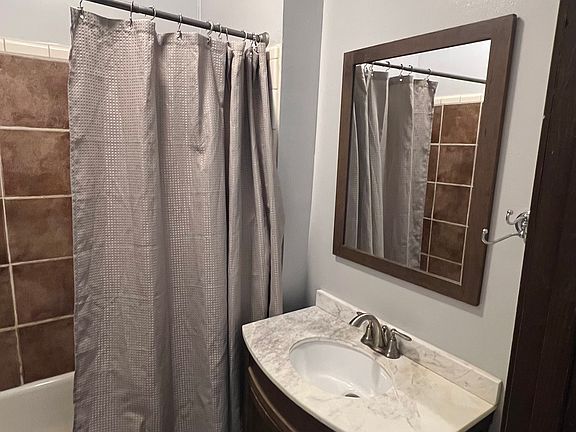 3rd image of 5251 Bancroft Ave #2W