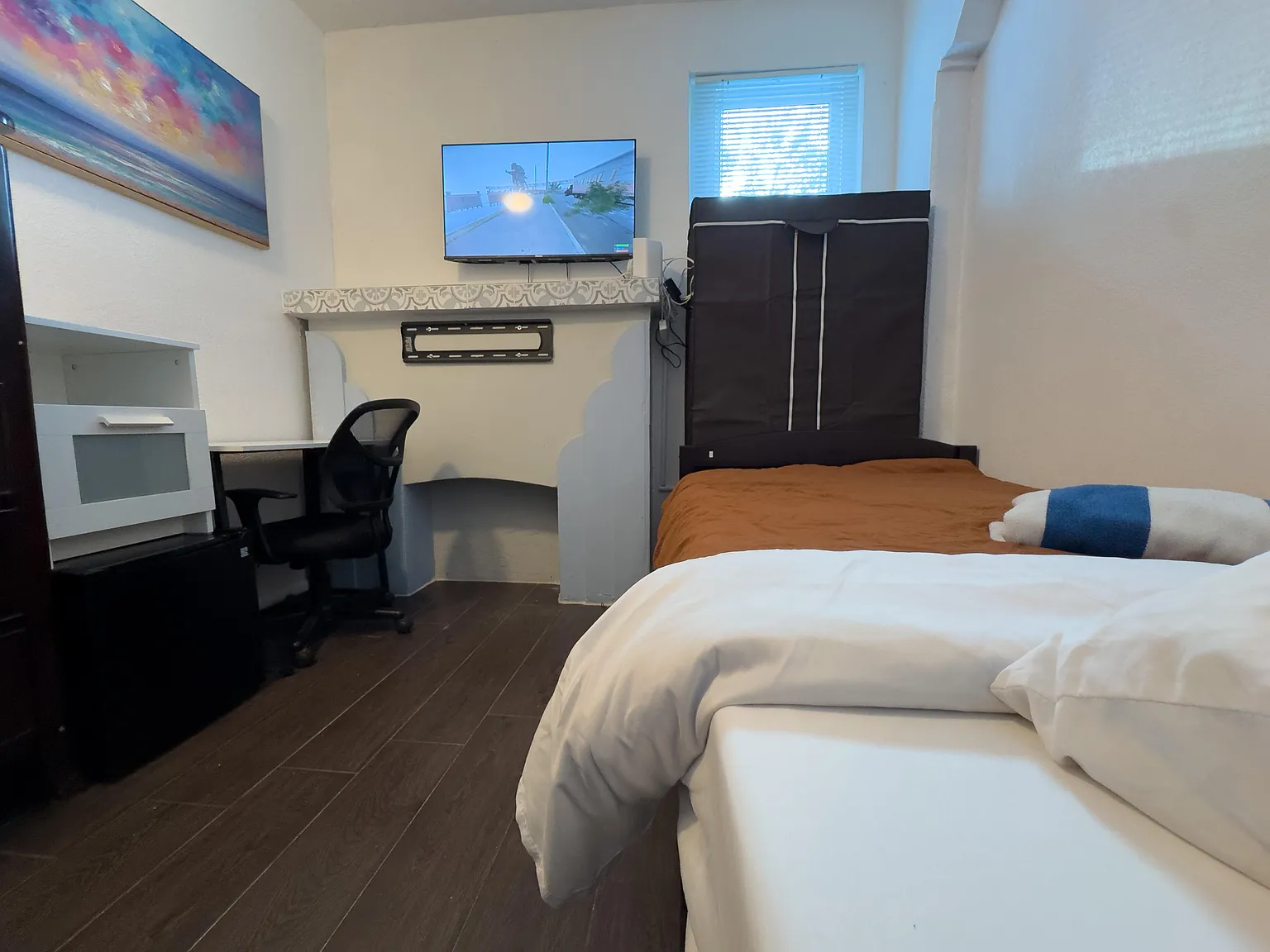 4 bed, 2.0 bath, 1300 sqft, $1,200 — Photo 2