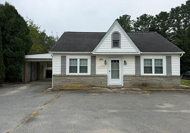 3 bed, 2.0 bath, 1616 sqft, $1,300 — Photo 1
