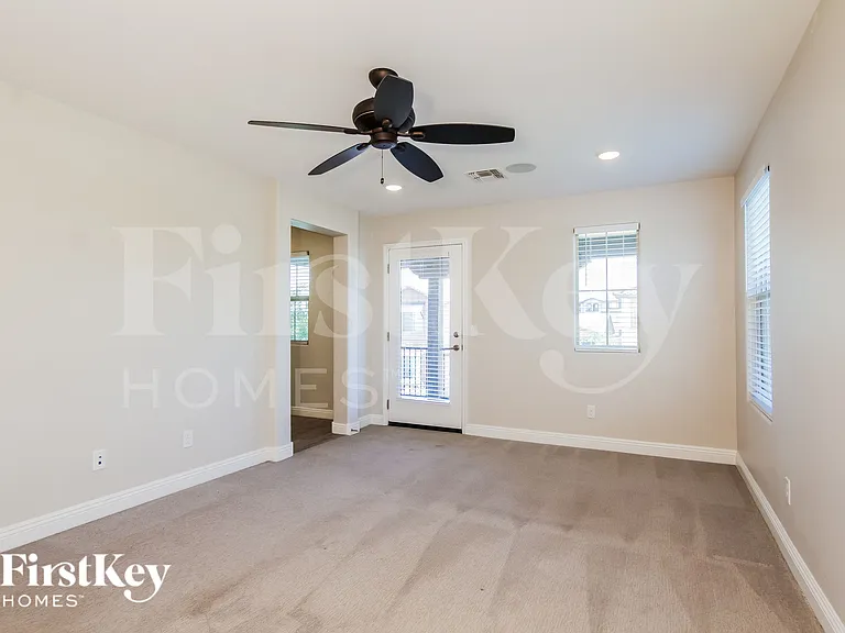 1023 S 151st Ln — Photo 8