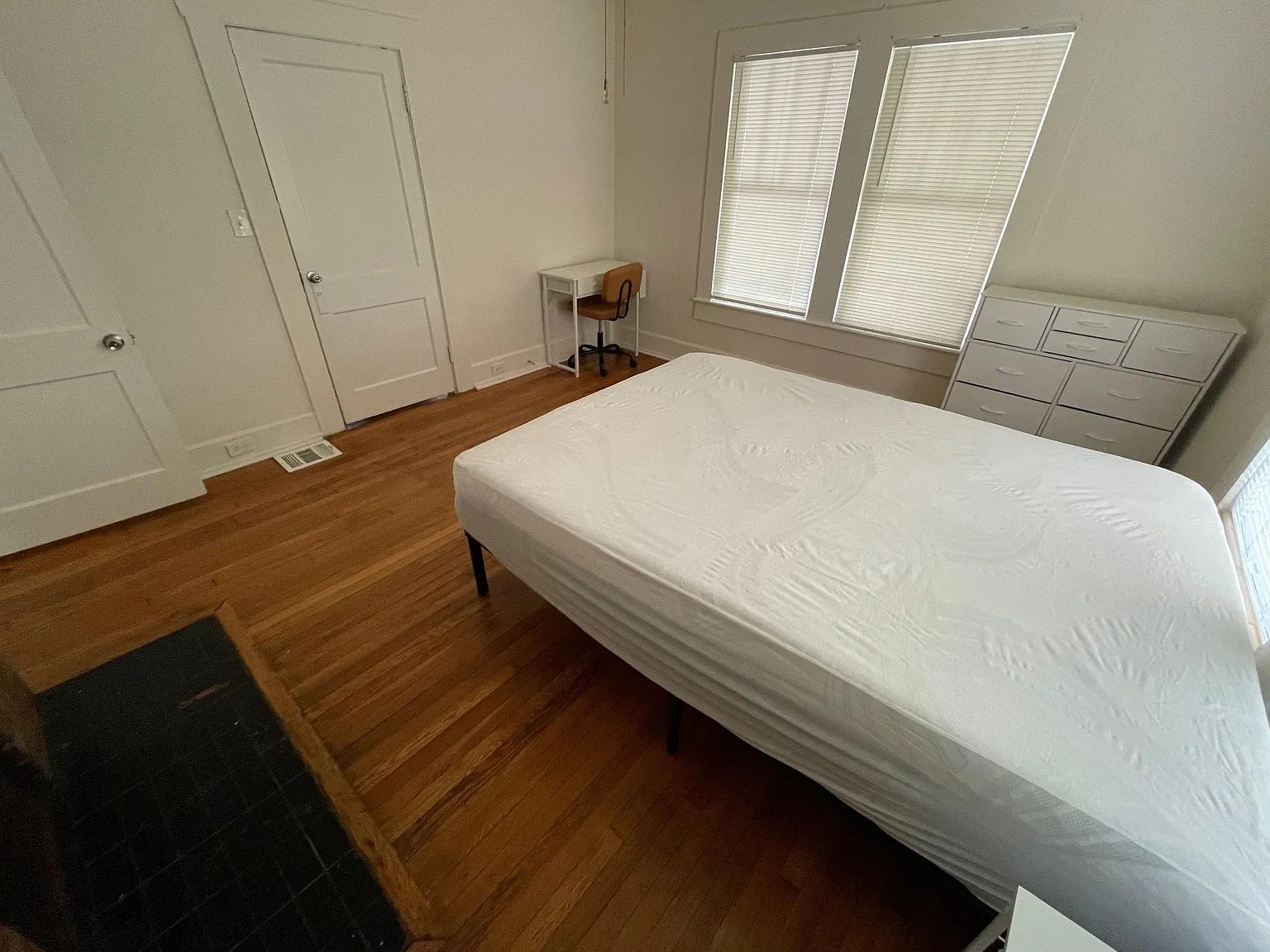 3 bed, 1.0 bath, 1532 sqft, $815 — Photo 2
