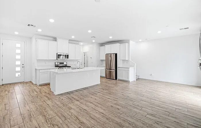 3 bed, 2.5 bath, 1570 sqft, $2,310 — Photo 1