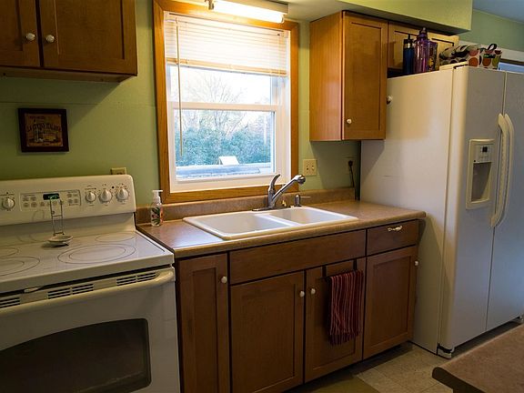 5th image of 325 N Francis St