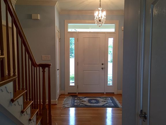 3rd image of 8 Snowmound Ct