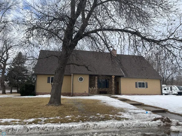 1214 Rose St, Lisbon, ND 58054