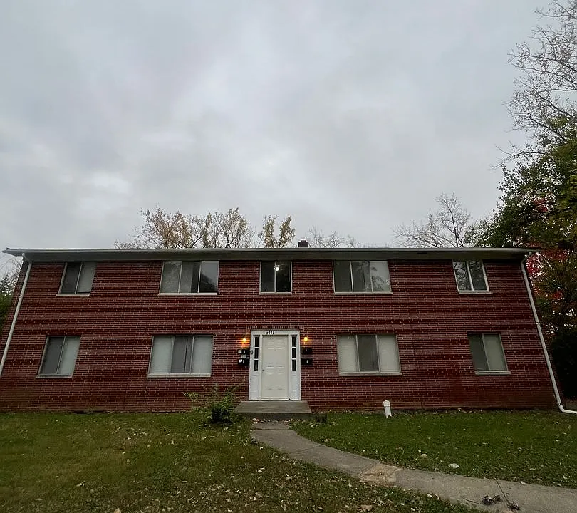 6111 Laurel Hall Dr
