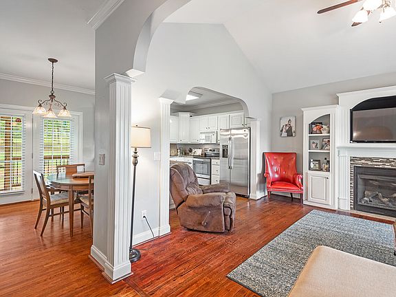 5th image of 410 Longdale Dr