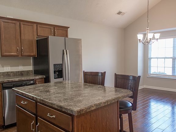 5th image of 1027 Savannah Ct