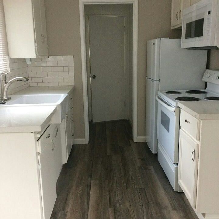 2nd image of 3224 W St APT 2