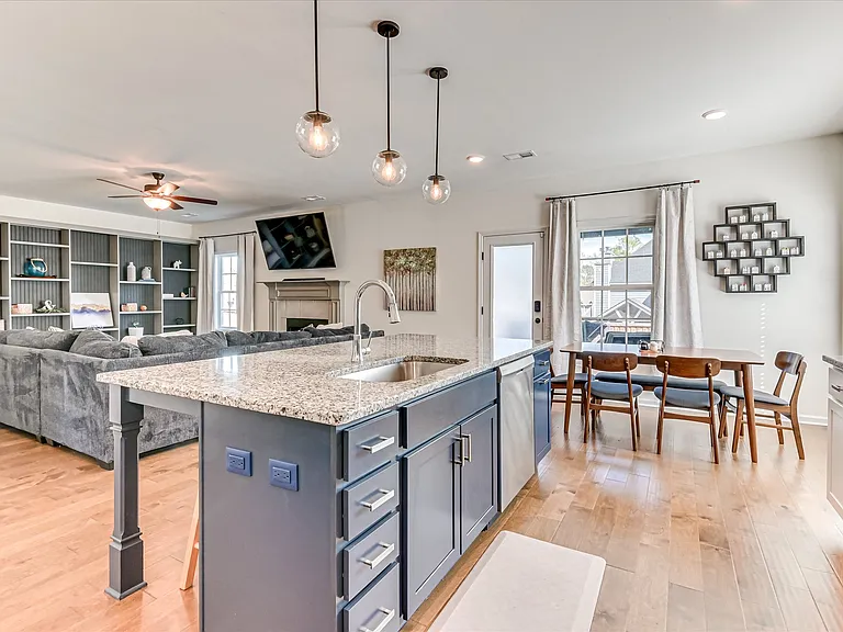 251 Haverford Dr — Photo 44