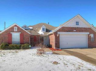 5136 Redbud Pl, Sand Springs, OK 74063