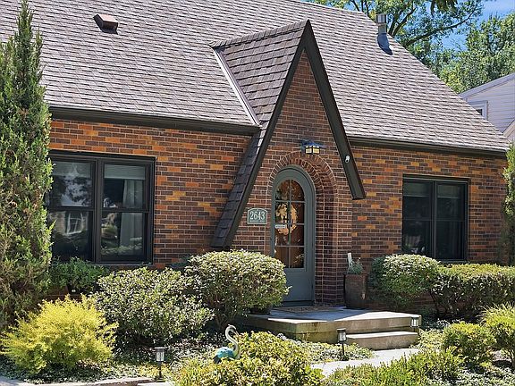 4th image of 2643 Woodsdale Blvd